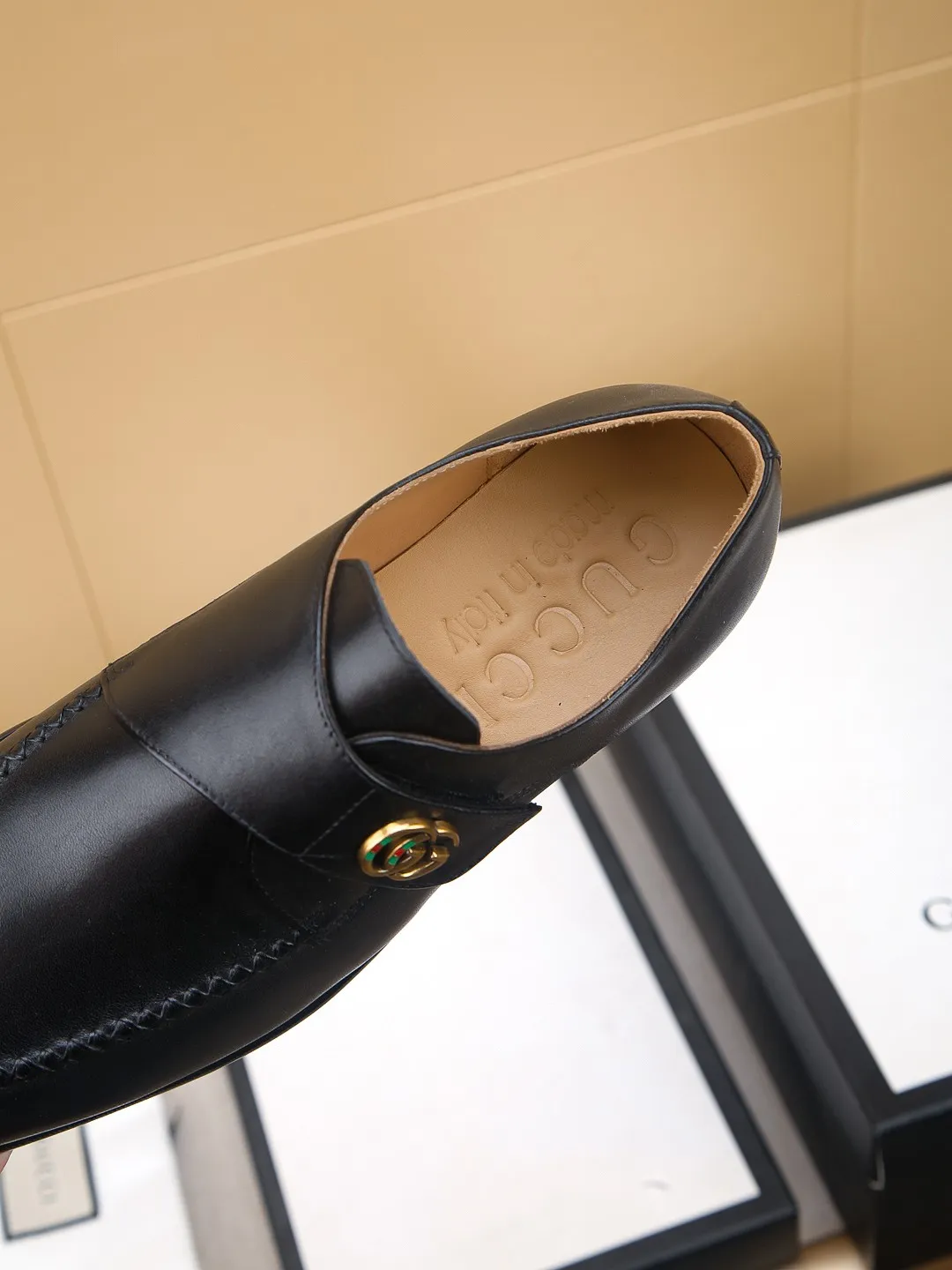 Men's men's shoes 💰460 🆘【GUCCI】Gucci ·🐂里· Hot-selling beanie shoes, top brand luxury, top quality, latest fashion beanie shoes.. The upper is made of original high mercerized smooth cow suede. (Full top layer water-dyed 🐂 leather and lining). The original stylish and stylish soft rubber wear-resistant and non-slip outsole is light and comfortable on the foot, available in 2 colors! Matching code: 39-44 (customized at 38.45.46.47)
